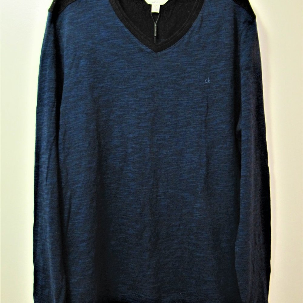 Men's CK Body Fit V- Neck LS Pullover – L- NWT